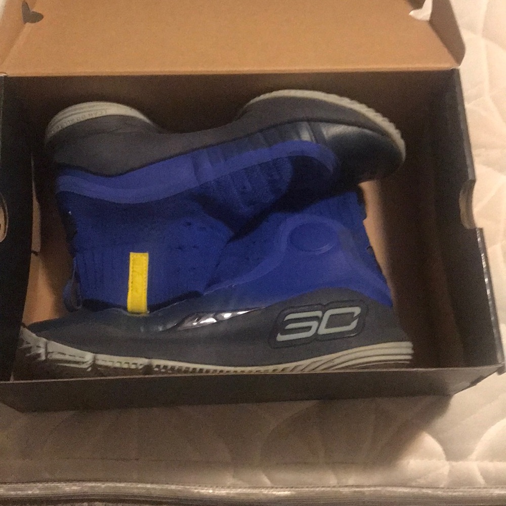 Stephen curry under armours